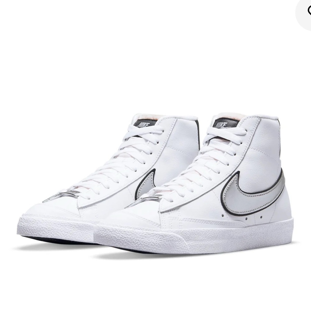 Nike Women’s Blazer Mid '77 Essential 'White Metallic Silver - Size 8.5
